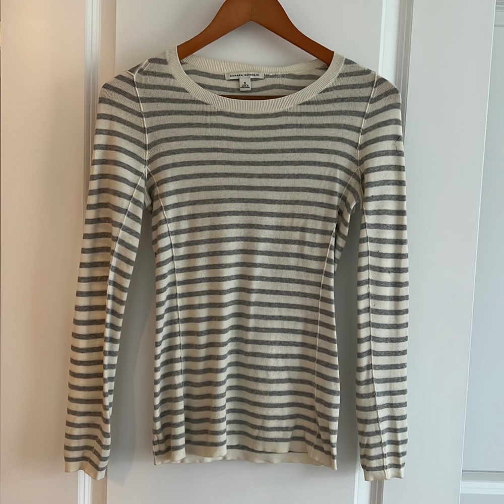 Banana Republic grey and white stripped sweater - size small